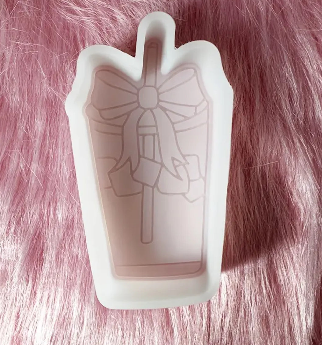 Tumbler with Ice and Bow